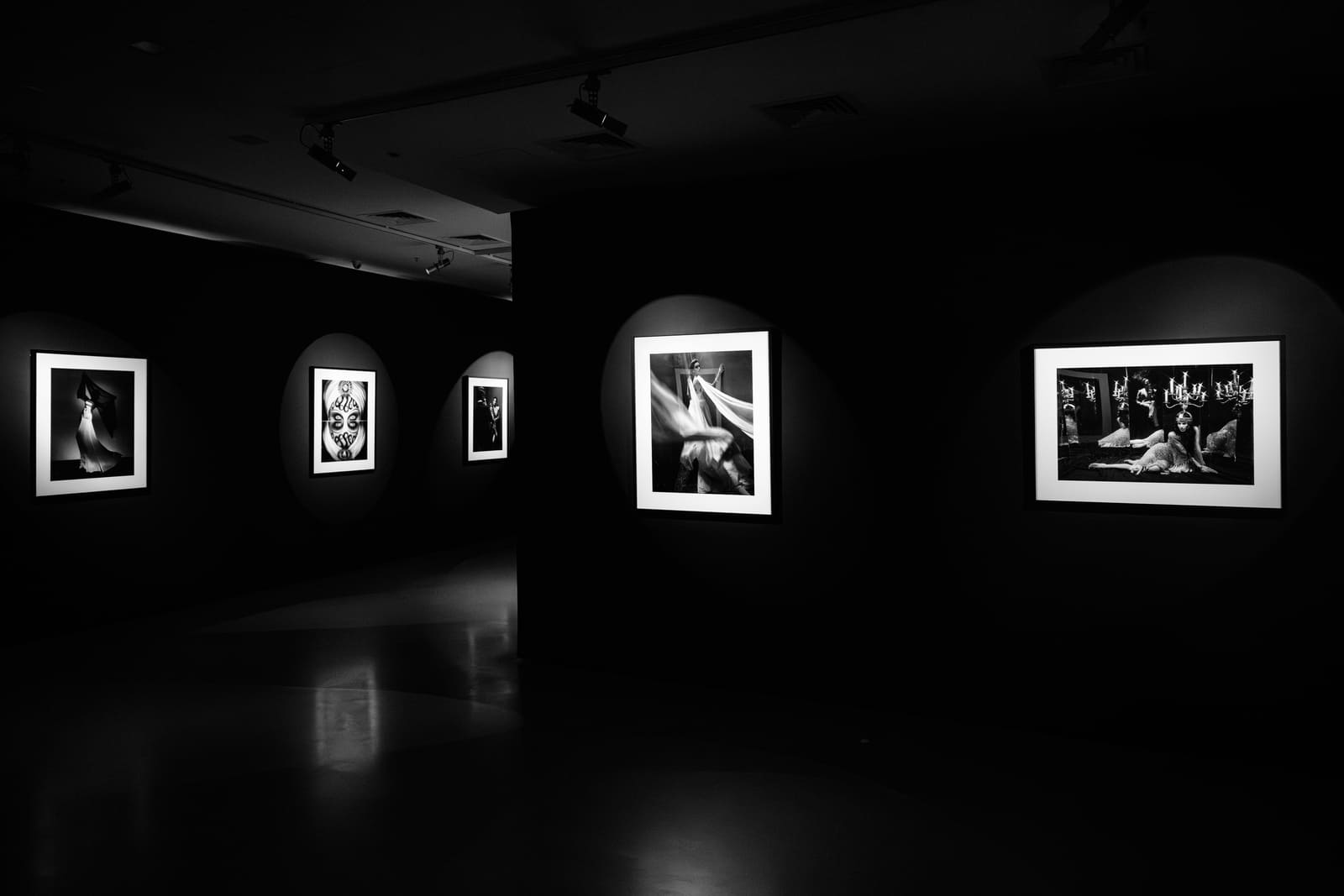 «ВНЕ ВРЕМЕНИ» ДАМИРА ЖУКЕНОВА В МАММ