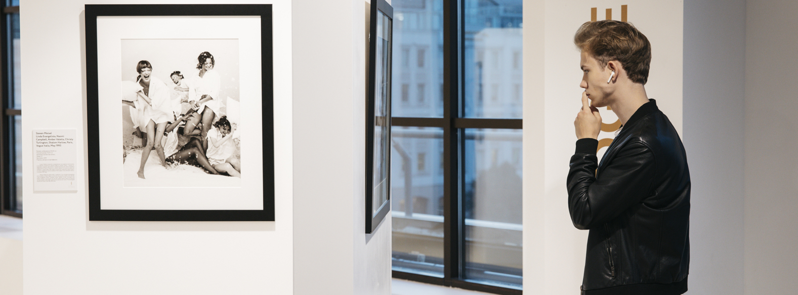 ЭКСПОЗИЦИЯ КУЛЬТОВЫХ ОБЛОЖЕК ЖУРНАЛА VOGUE В TSUM VINTAGE