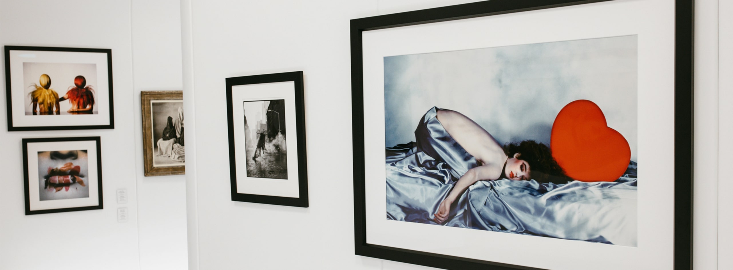 «КРАСОТА И СТИЛЬ. ИСТОРИЯ МОДНОЙ ФОТОГРАФИИ. ИЗ СОБРАНИЯ ФОНДА STILL ART» В ЭРМИТАЖЕ