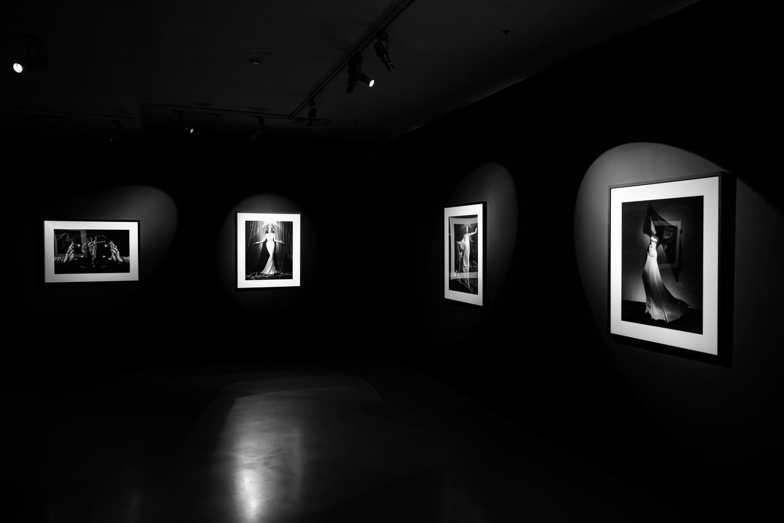 «ВНЕ ВРЕМЕНИ» ДАМИРА ЖУКЕНОВА В МАММ