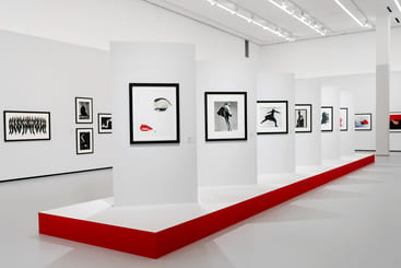 ВИДЕОЭКСКУРСИЯ ПО ВЫСТАВКЕ «КОЛЛЕКЦИЯ ФОНДА STILL ART. ШЕДЕВРЫ МИРОВОЙ ФОТОГРАФИИ МОДЫ» В МАММ